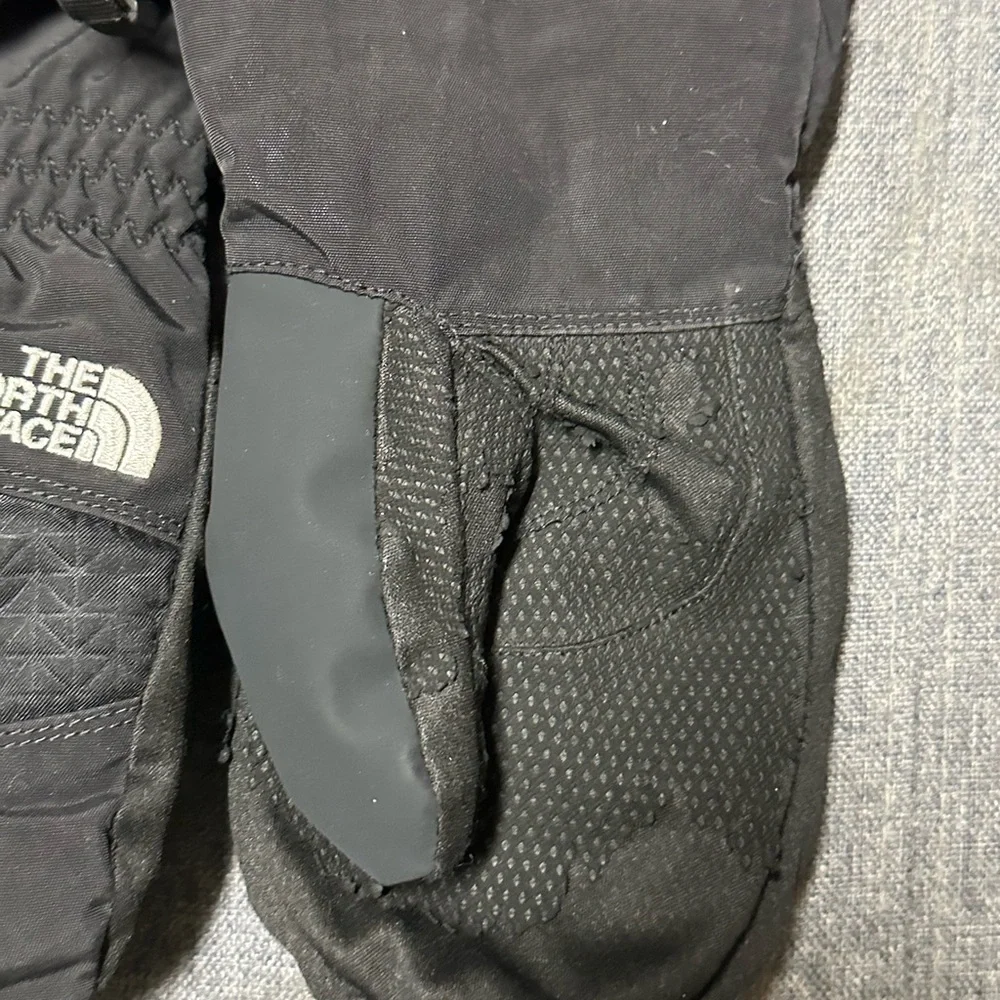 The North Face Kids' Montana Ski Mitts in TNF Black
